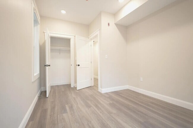 Building Photo - 701 E 2nd St