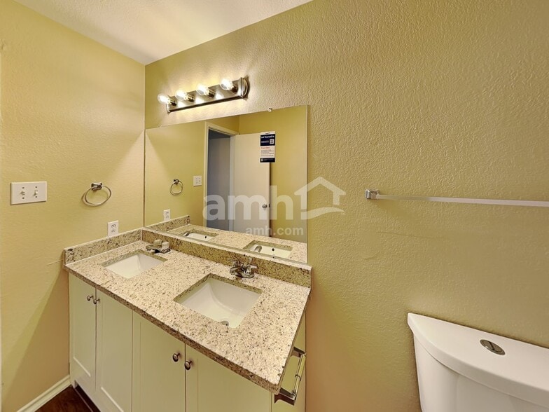 Building Photo - 11004 Monahan Park