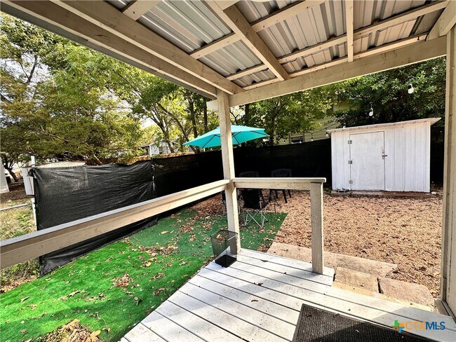 Building Photo - 511 McKie St