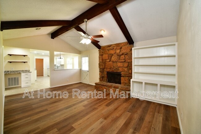 Building Photo - 401 N Fir Pl
