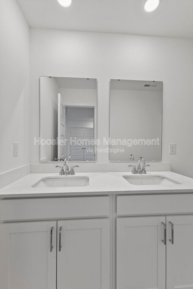 Building Photo - 15274 Farrington Rd