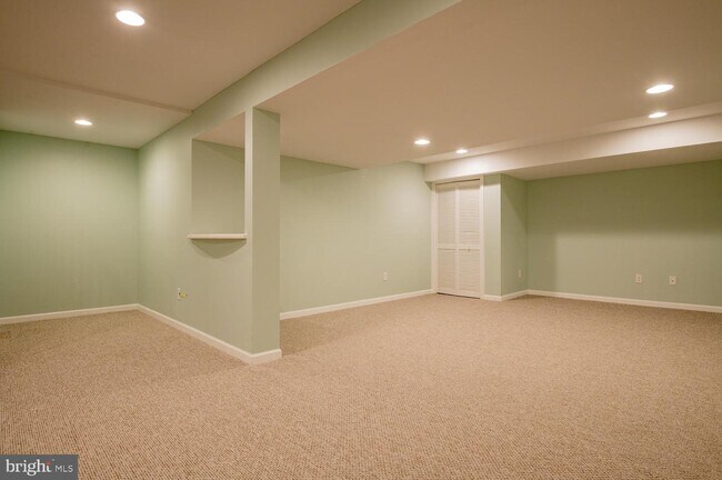 Building Photo - 1802 Schindler Dr