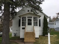 Building Photo - AVAILABLE JUNE - Great 3 Bed 1 Bath Bungalow