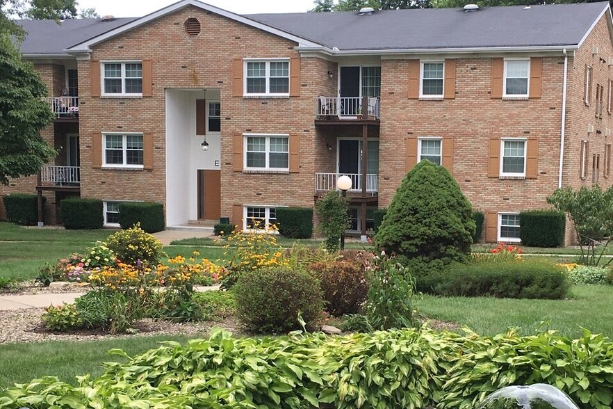 One of 6 identical buildings - Williamstown Apartments