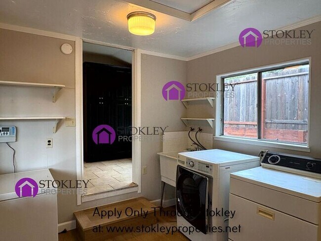 Building Photo - 448 Cumberland Dr