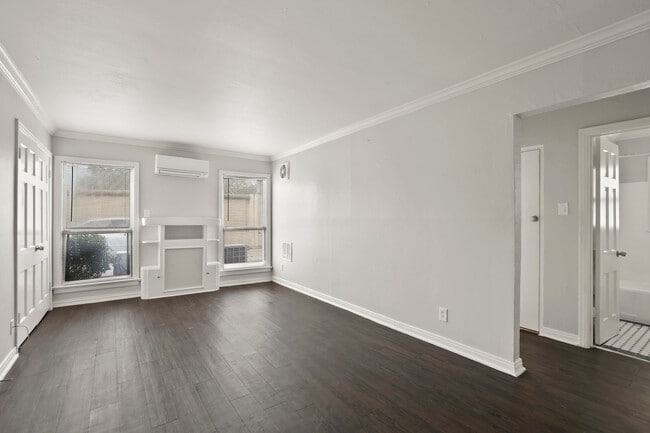 Building Photo - 4534 University Blvd