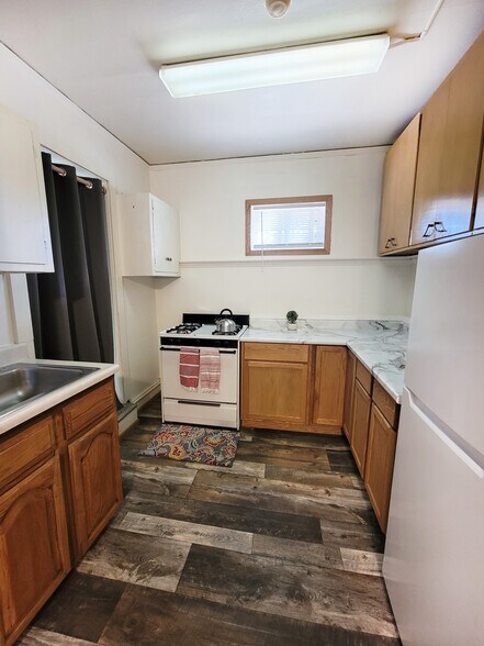 Building Photo - 503 6th St N