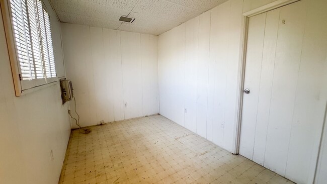 Building Photo - 3-Bed, Single Story Home in NON-HOA community