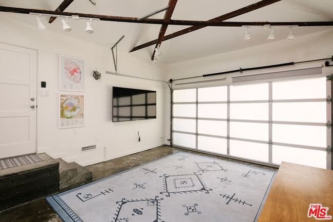 Building Photo - 4217 Cromwell Ave