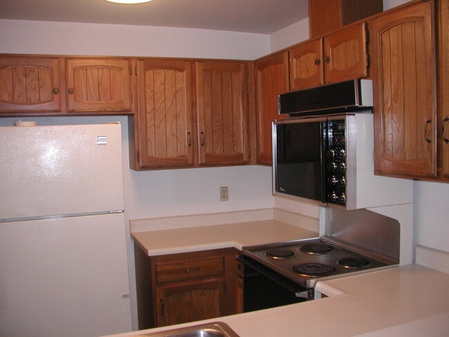 Building Photo - 3400 Sullivan Ct