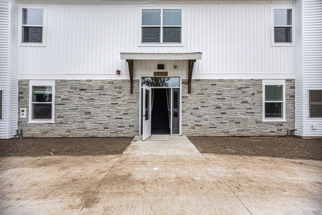 Building Photo - 1562 Michigan St NE