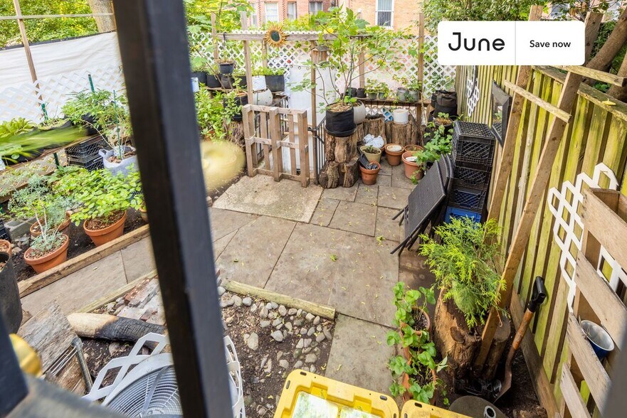 Building Photo - 1835 Mintwood Pl NW