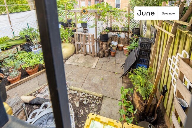 Building Photo - 1835 Mintwood Pl NW