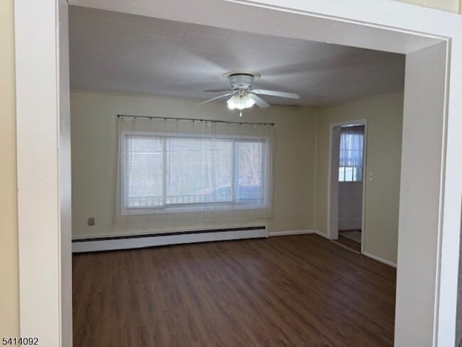 Building Photo - 44 Oak St