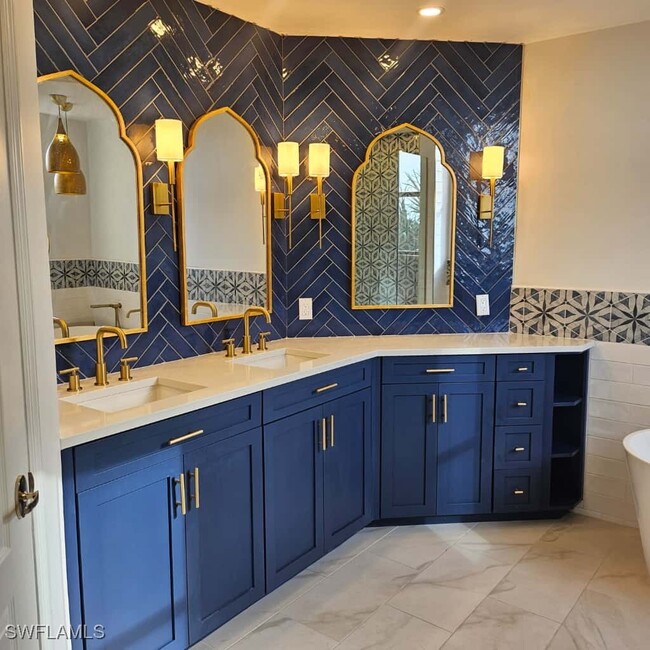 Building Photo - 7040 Pelican Bay Blvd