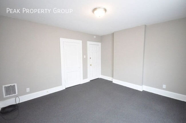 Building Photo - 2162 Indianola Ave