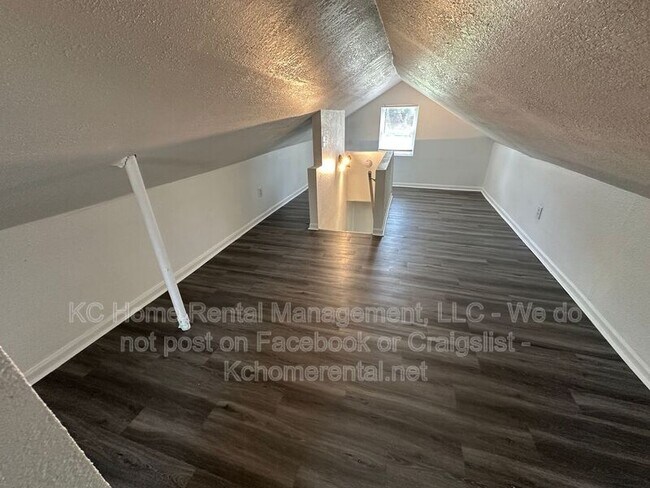 Building Photo - 7113 N Highland Ave