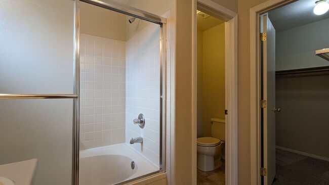 Building Photo - Large 4 Bed 3.5 Bath in Stetson Hills