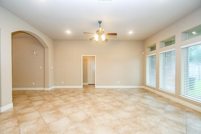 Building Photo - 2911 Village Brook Ln