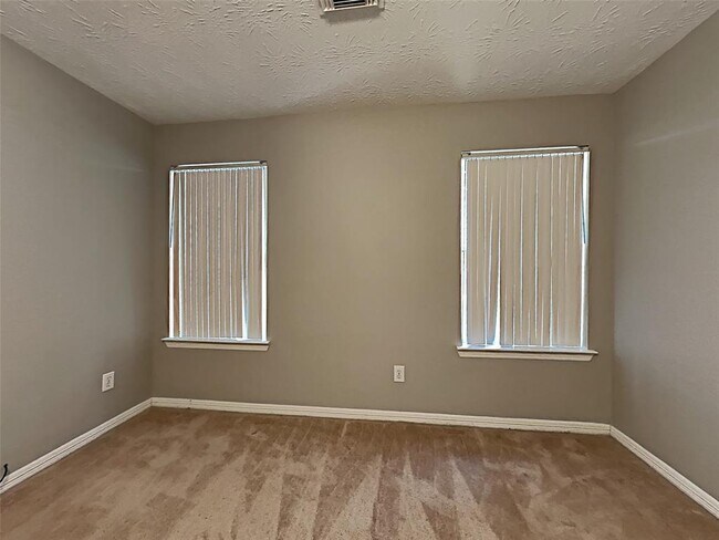 Building Photo - 4830 Edgegate Dr