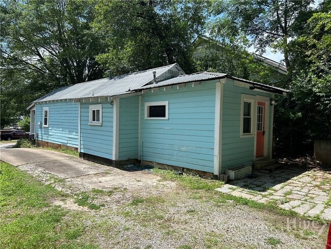 Building Photo - 433 S Rocksprings St