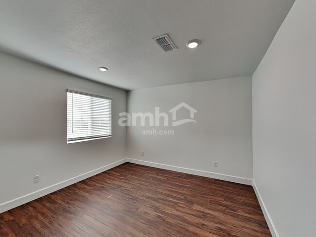 Building Photo - 6622 S 42nd Ln