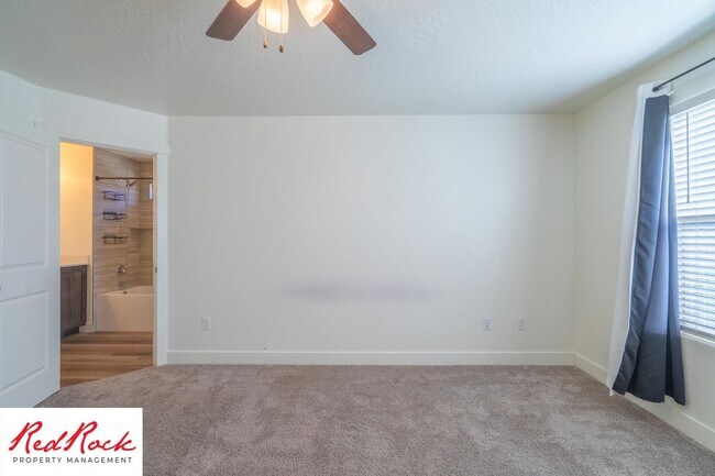 Building Photo - Move In Special - $500 Off First Months Re...