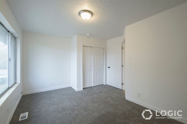 Building Photo - 3151 Quincy Ave