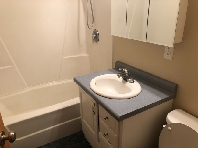 Building Photo - Cute home!