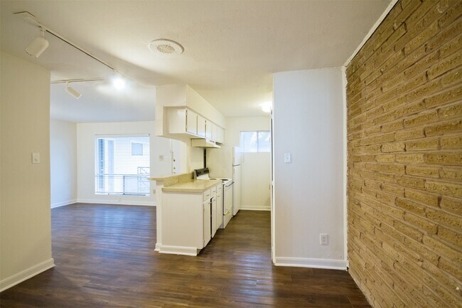 Building Photo - 936 Heights Blvd
