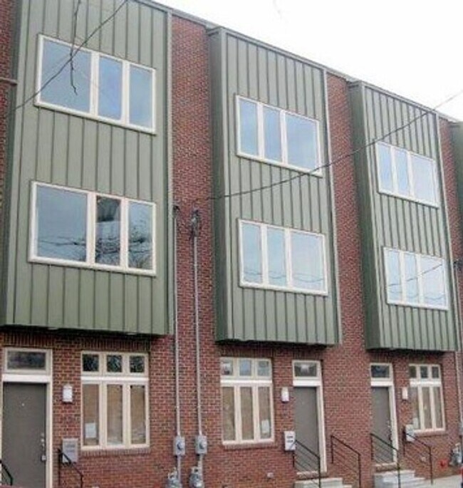 Building Photo - Queen Village Townhome with Parking