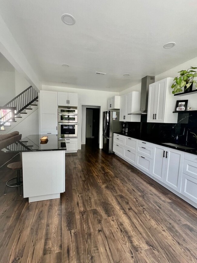 Building Photo - 4BD/2.5BA Gorgeous Home with Fence Backyar...