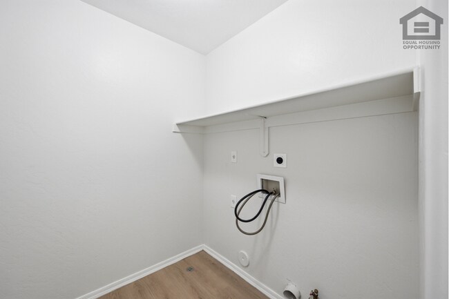 Building Photo - 4Bed + OFFICE + LOFT in Peoria! Ready for Immediate Move-In! -- FULLY REMODELED!