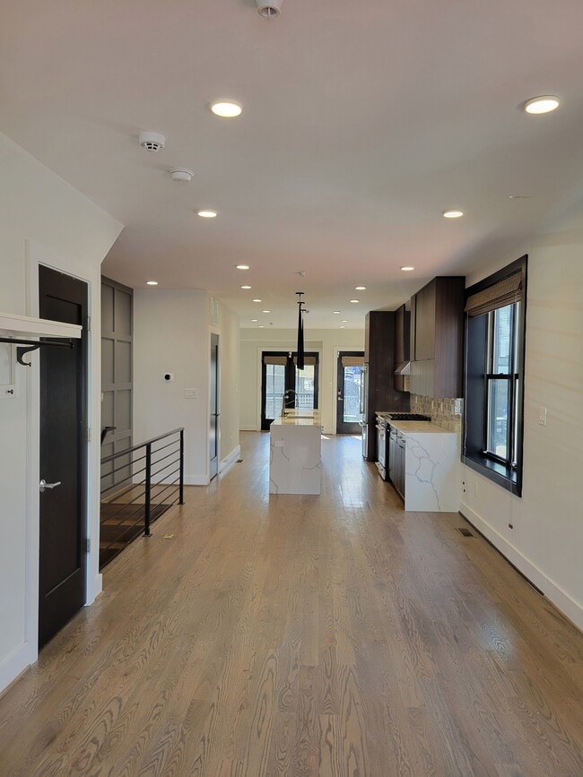 Building Photo - 724 Taylor St NW