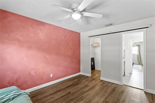 Building Photo - 4506 S Oak Dr