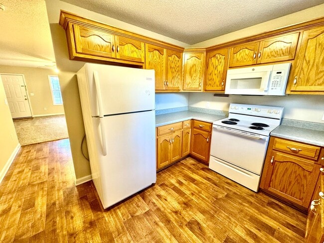 Building Photo - Quiet Country Duplex off Copeland Rd in To...