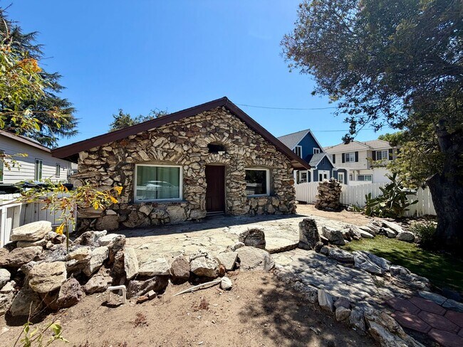 Building Photo - 3056 Crescent Way