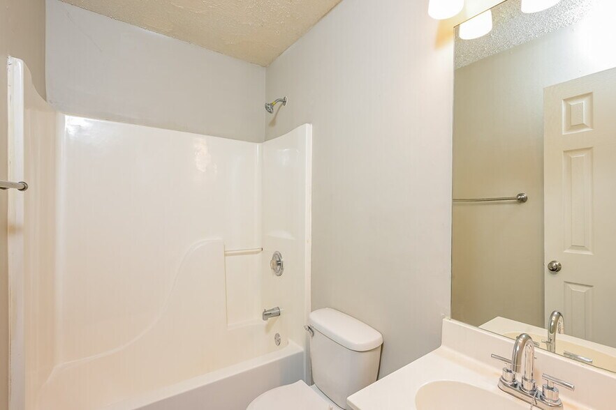Building Photo - 128 Alexander Dr