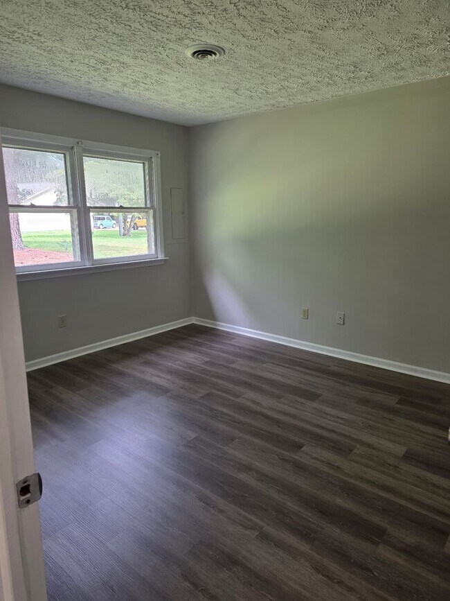 Building Photo - 7426 Bellehaven Dr