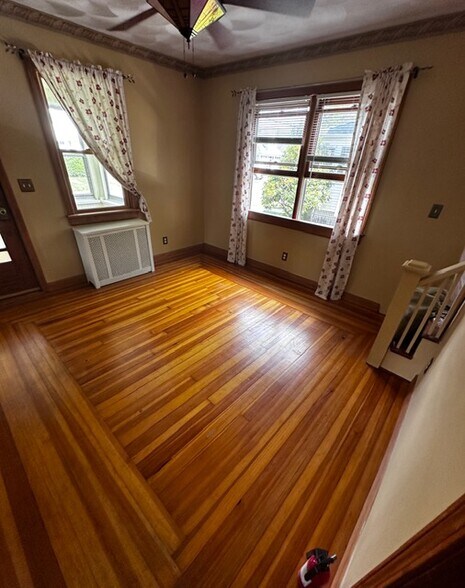 Living Room - 11 Boxwood Ave