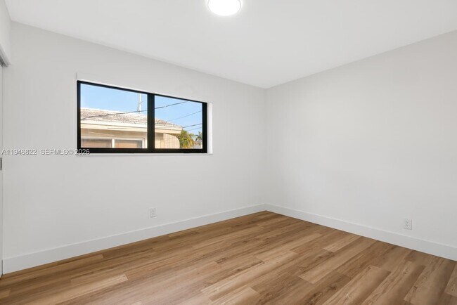 Building Photo - 1201 N 16th Ave