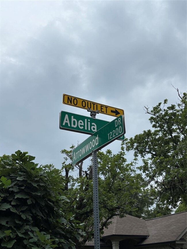 Building Photo - 4500 Abelia Dr