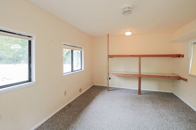 Building Photo - Move in Special! Ravensdale 3 Story,on shy...