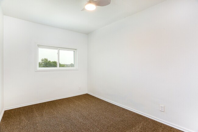 Building Photo - 8611 Key Windy Way