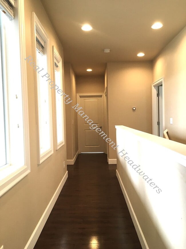 Building Photo - 5 Bedroom 3 Bath House for Rent