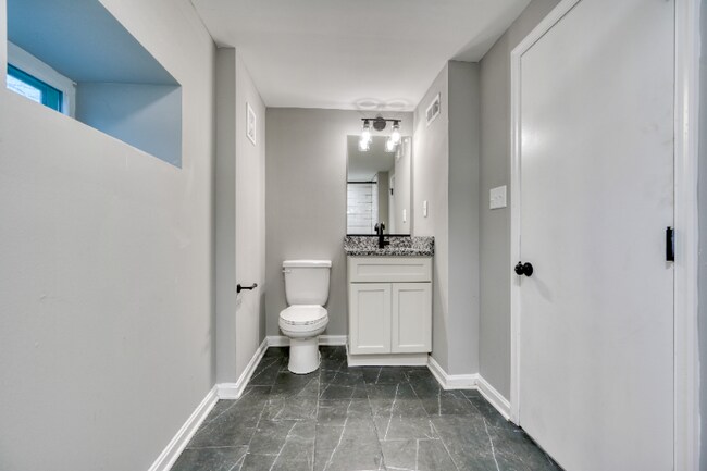 Building Photo - 6722 Brentwood Ave