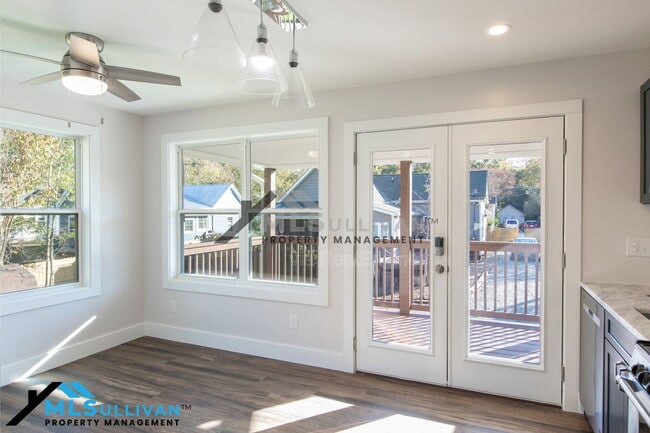 Building Photo - 911 Carolina Ave