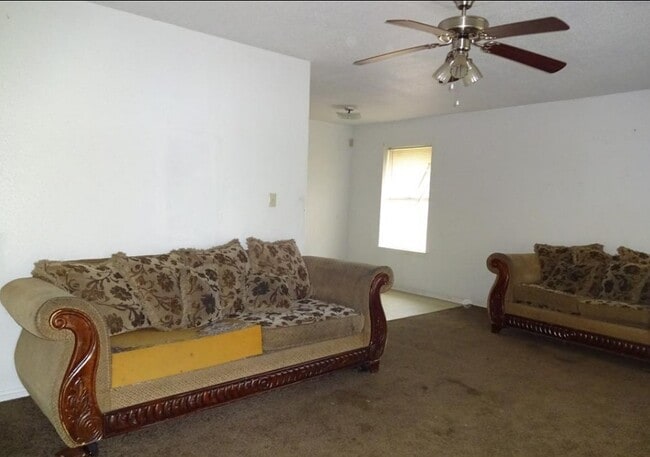 Building Photo - 6617 N Lincoln Dr