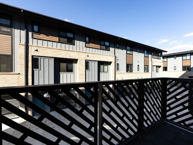 Building Photo - 237 Domain Way