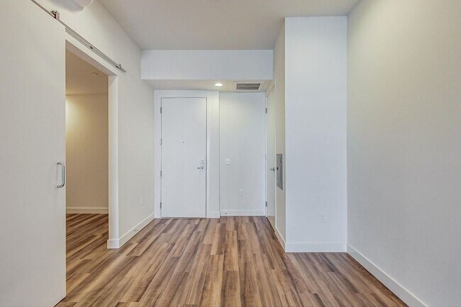 Building Photo - 950 Lofts